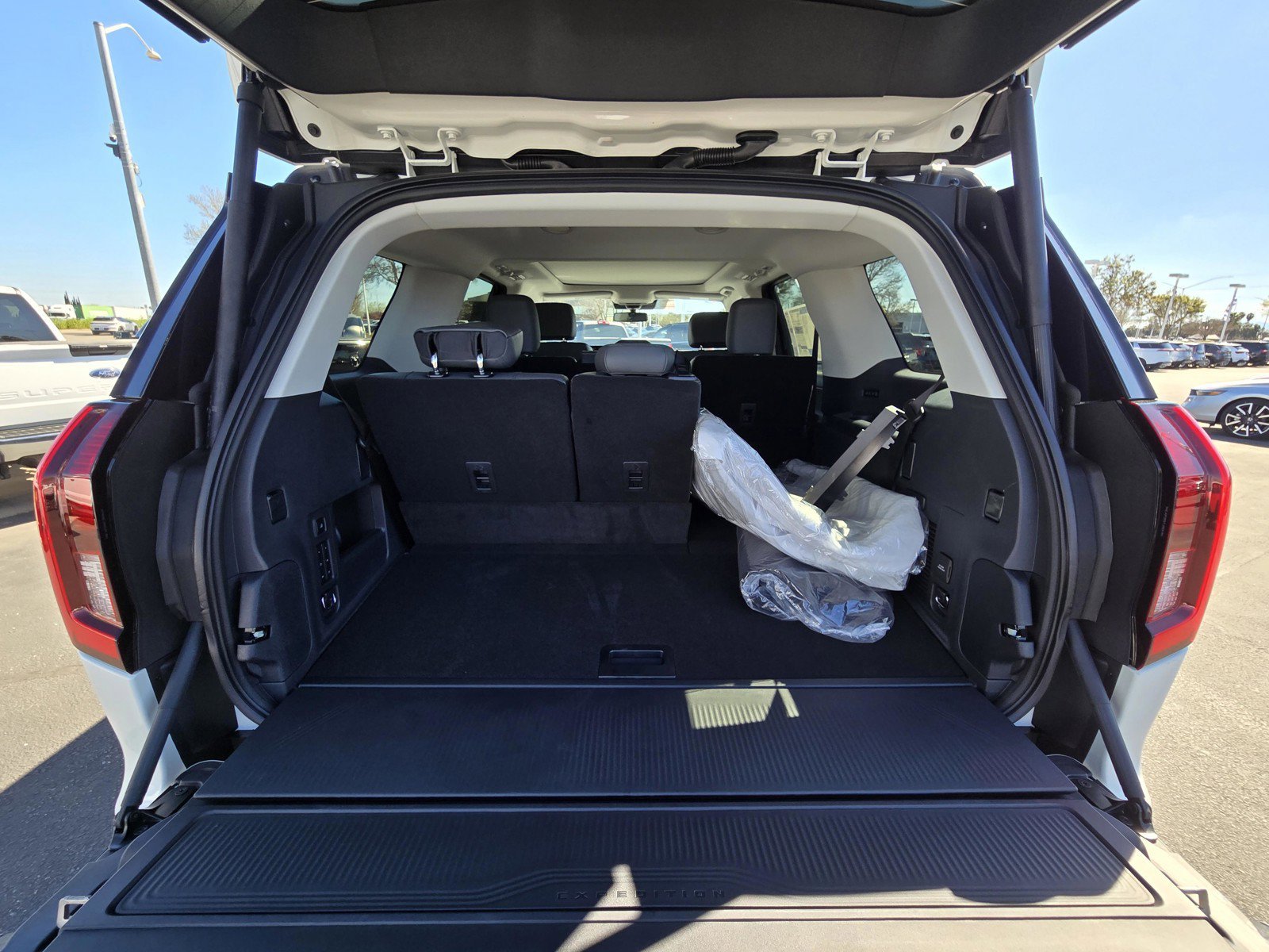 New 2026 Star White Metallic Tri-Coat Ford Active image 7