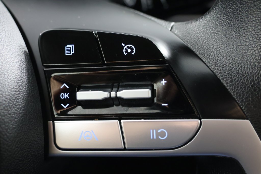 Used 2023 White Hyundai Blue image 12