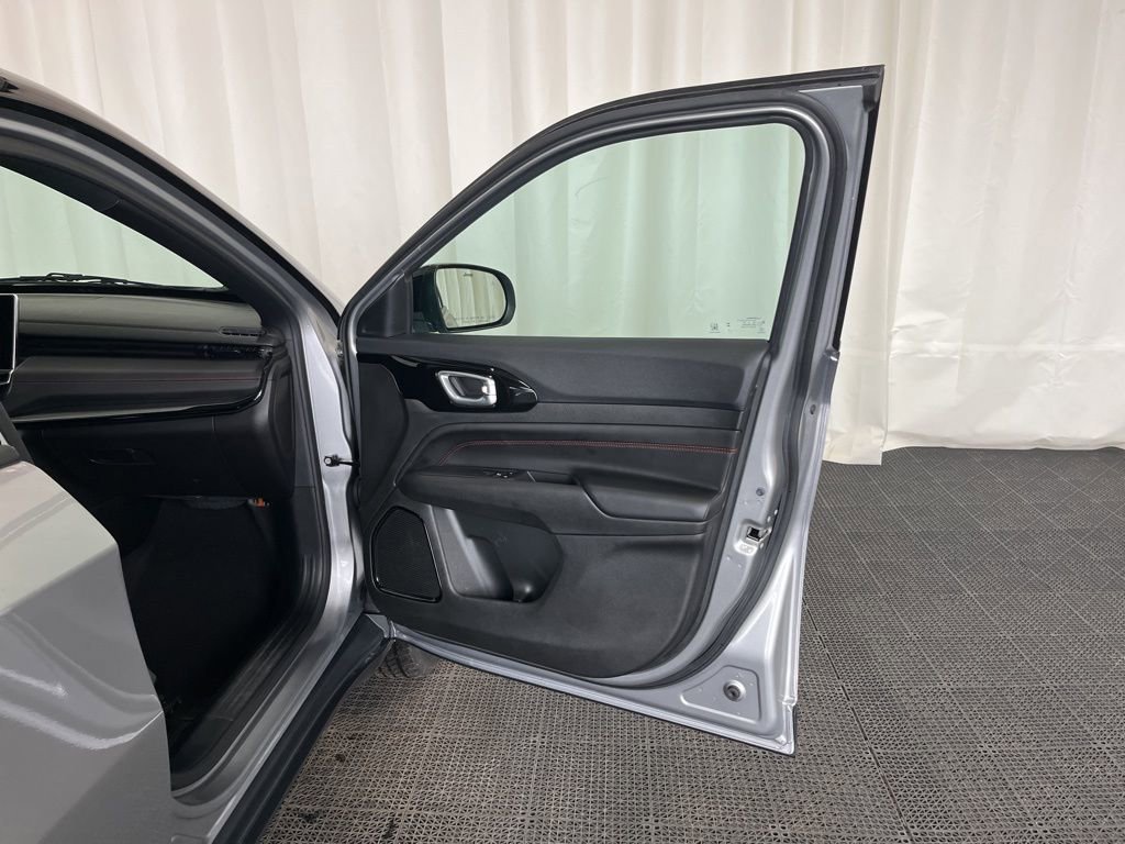 Used 2023 Silver Jeep Trailhawk image 18