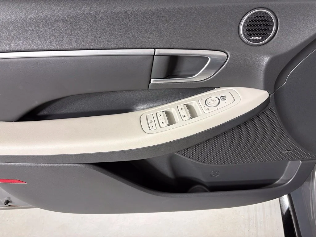 Used 2022 Gray Hyundai SEL image 18