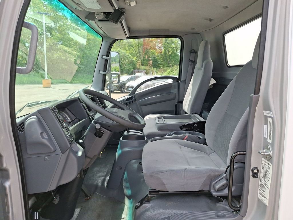 Used 2016 White Isuzu IBT PWL image 13
