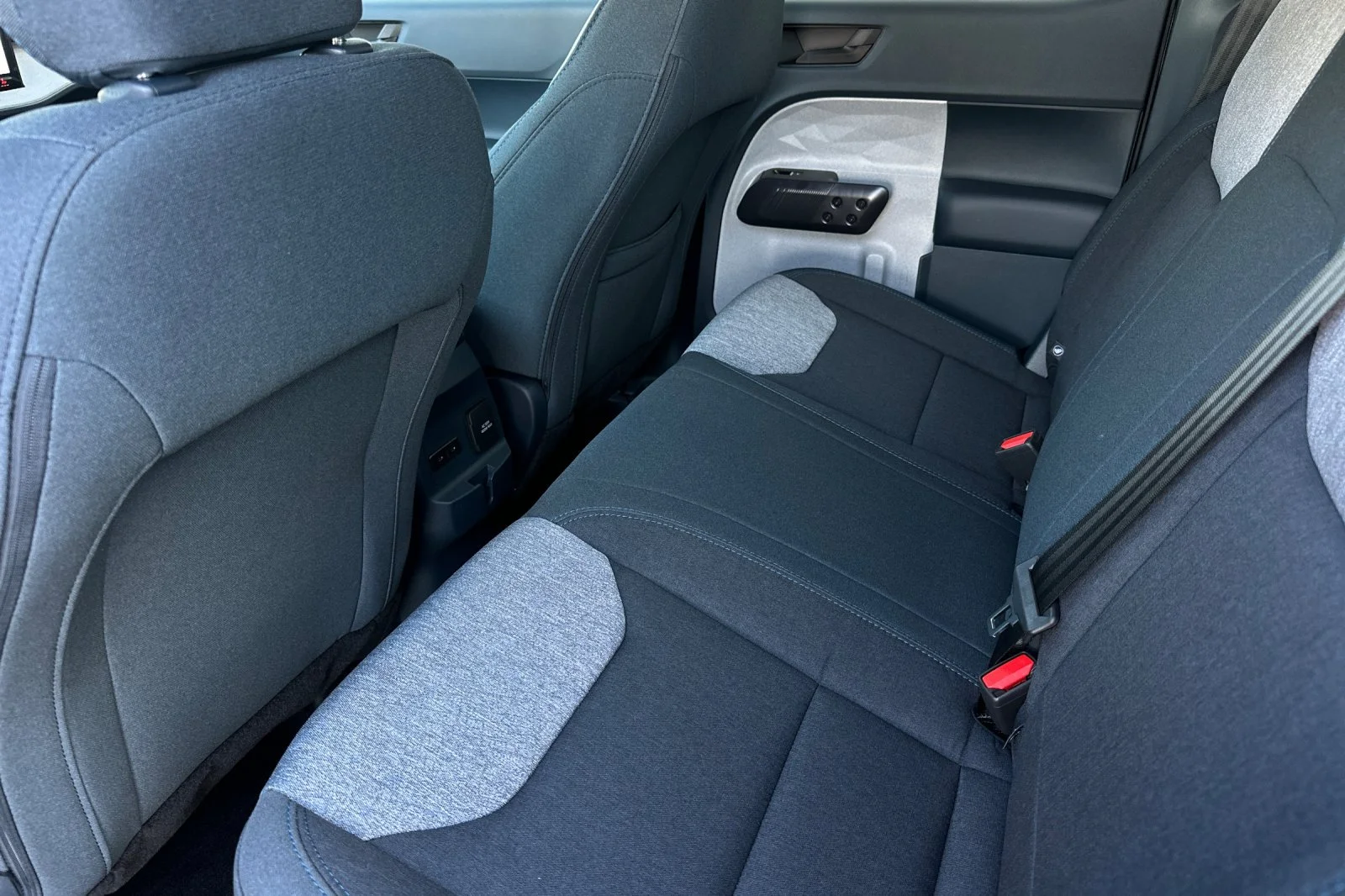New 2026 Carbonized Gray Metallic Ford XLT image 11