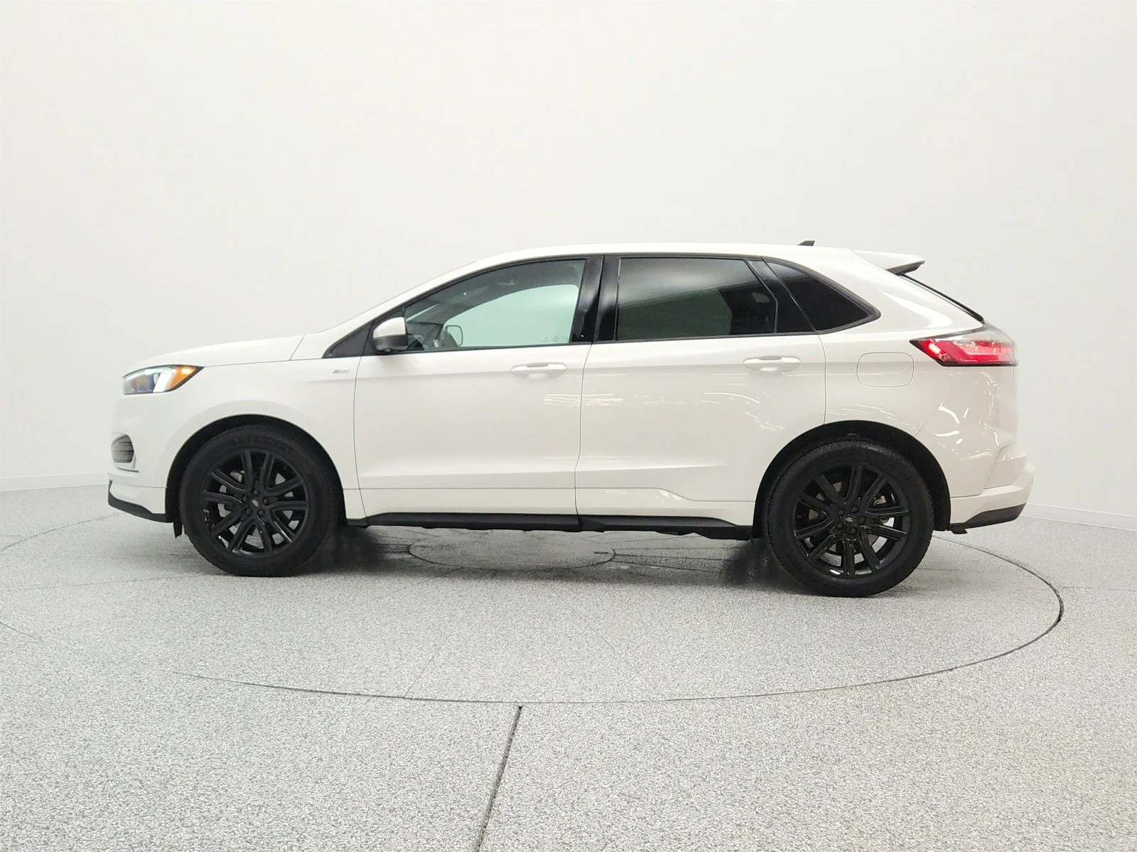 Used 2022 Star White Metallic Tri-Coat Ford ST-Line AWD image 8