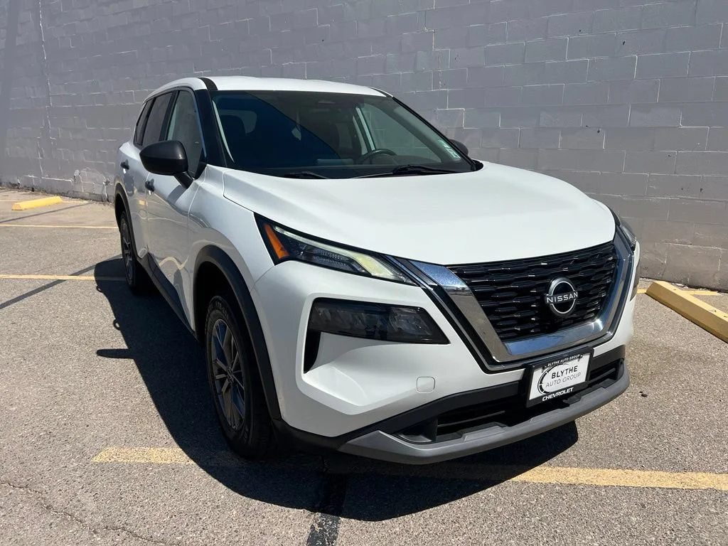 Used 2023 White Nissan S image 10