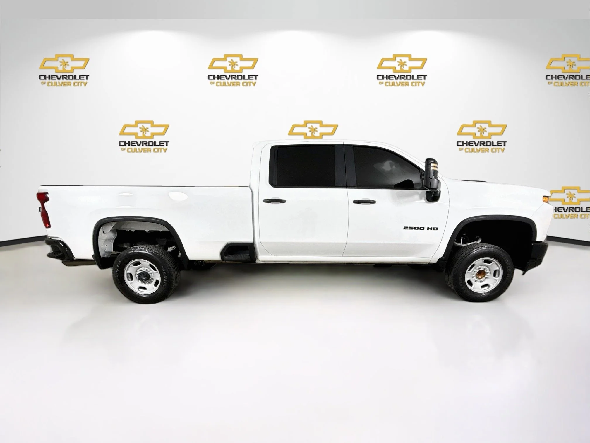 Used 2022 SUMMIT WHITE Chevrolet Custom image 9