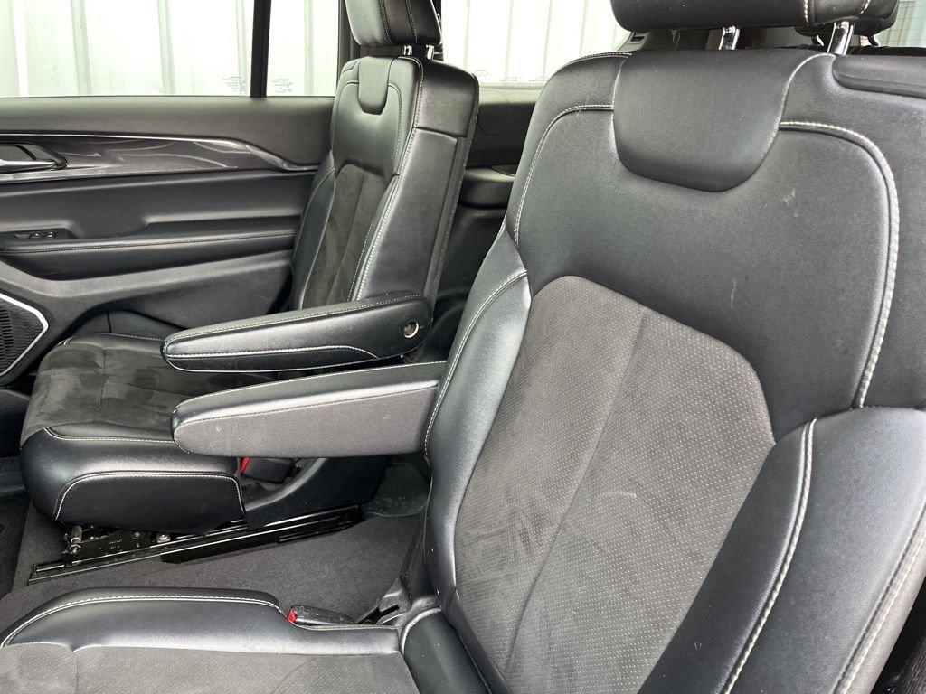 Used 2022 Diamond Black Jeep Altitude image 40