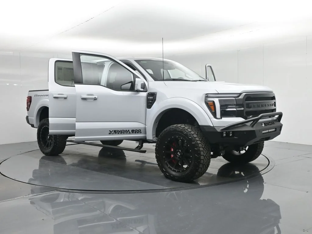 New 2025 Space White Metallic Ford Lariat image 35