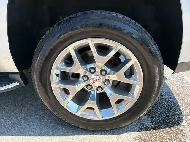 Used 2015 Silver GMC SLE image 31