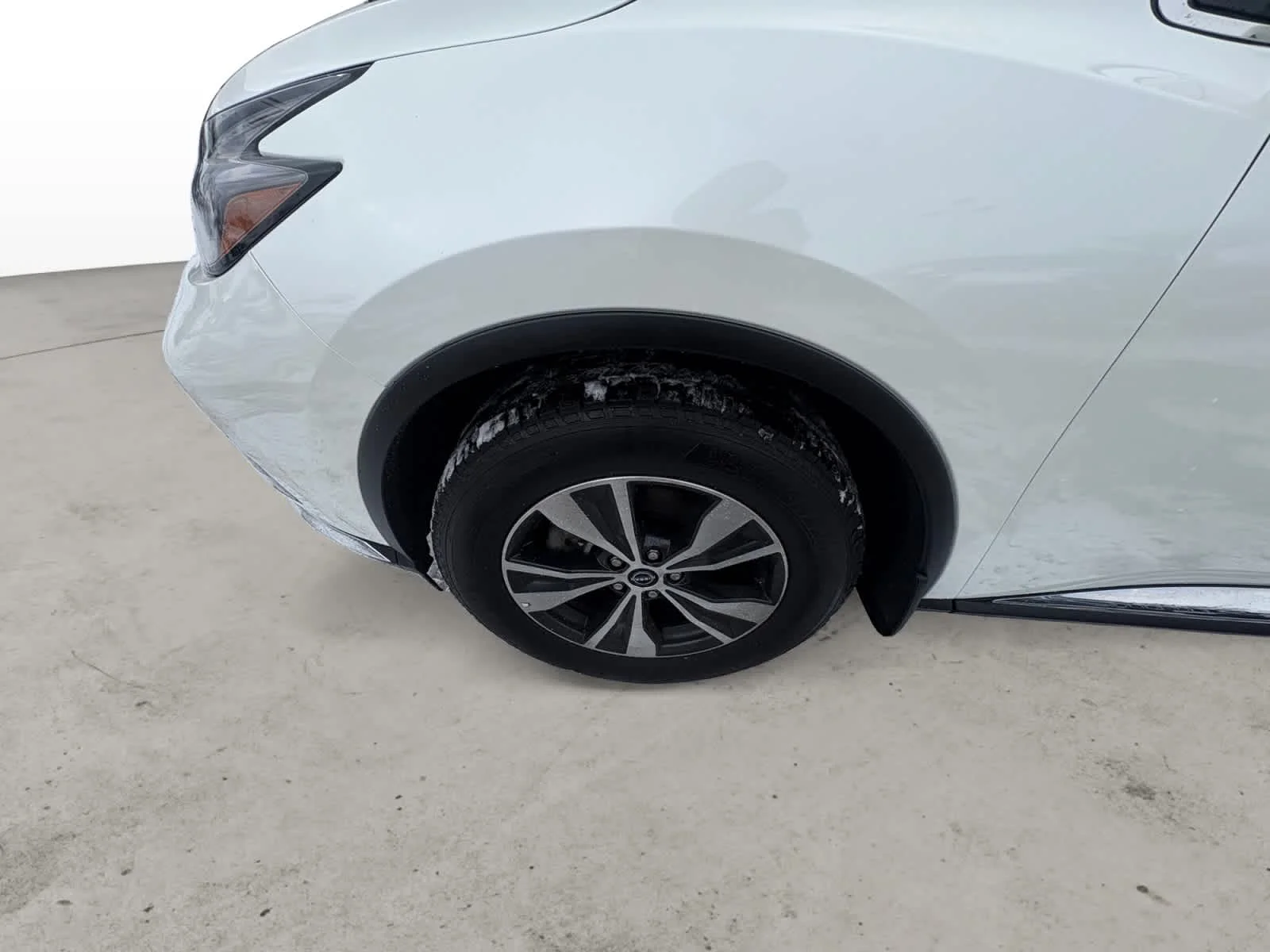 Used 2024 Pearl White Tricoat Nissan SV image 9