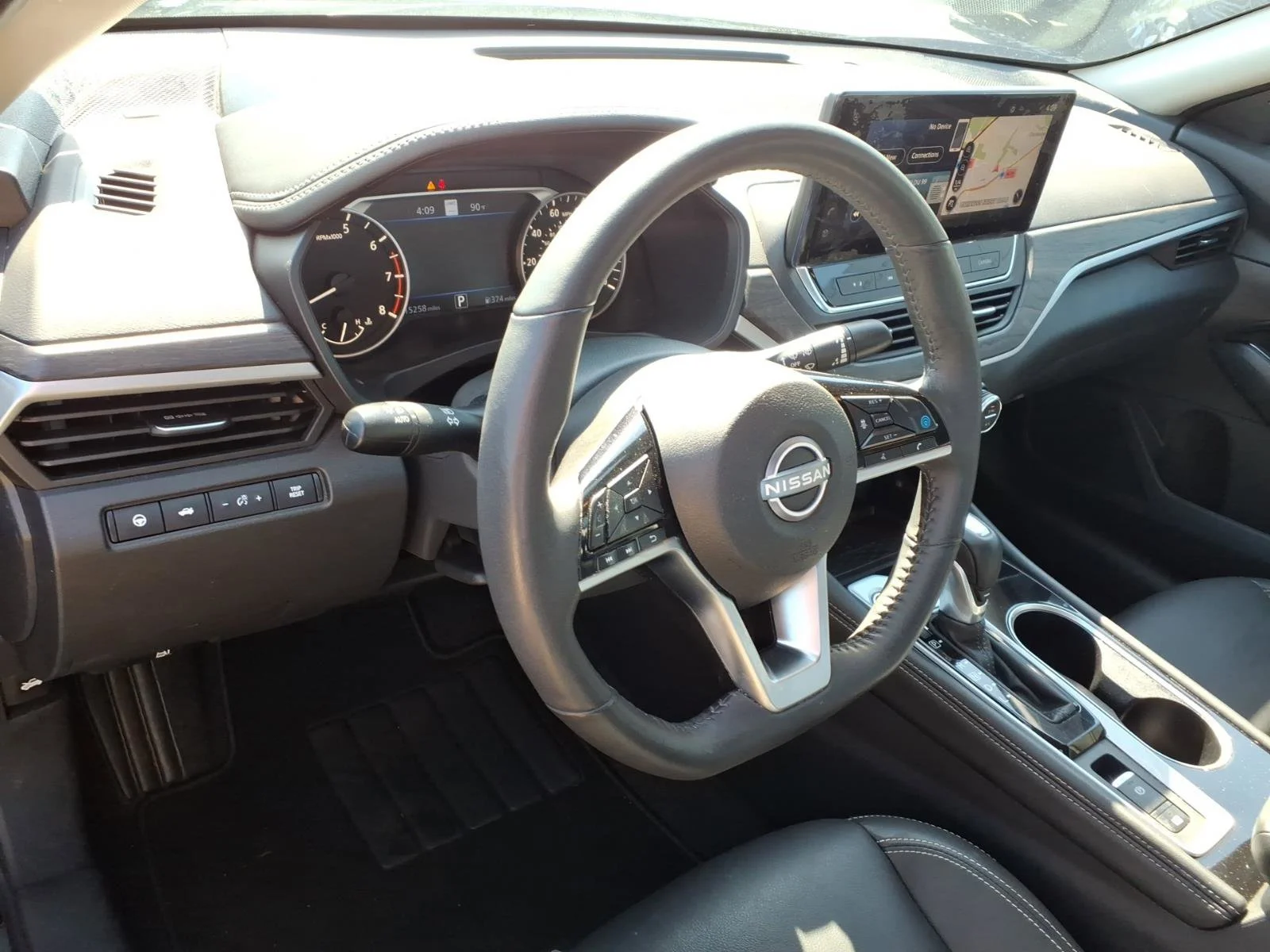 Used 2025 Super Black Nissan SL image 8