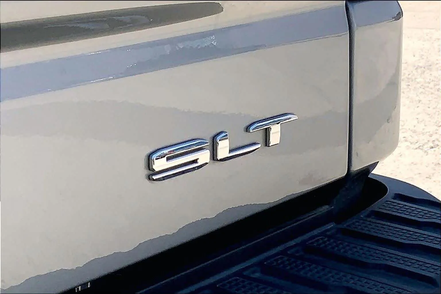 Used 2024 Sterling Metallic GMC SLT image 10