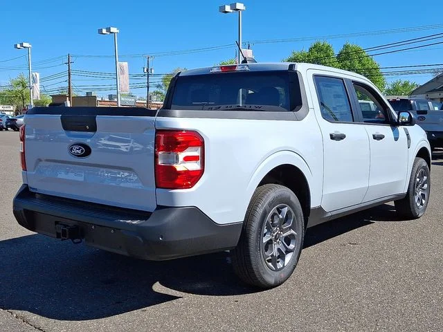 New 2026 Space White Metallic Ford XLT image 4