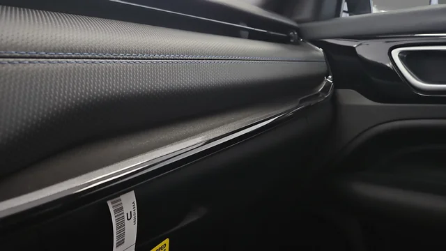New 2026 Diamond Black Crystal Pearl-Coat Exterior Paint Jeep Latitude image 34