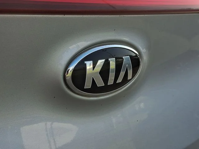 Used 2017 Silver Kia LX image 29