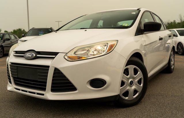 Used 2014 White Ford S image 1