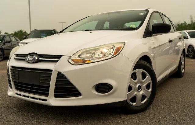 Used 2014 White Ford S image 1