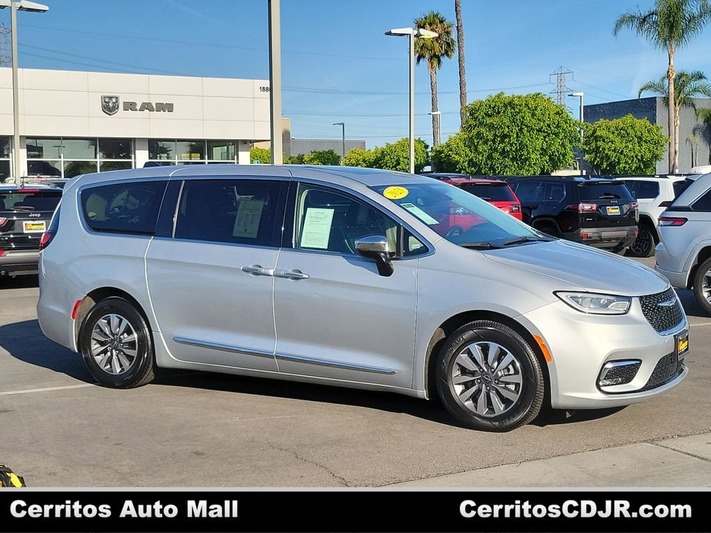 2023 Chrysler Pacifica Hybrid