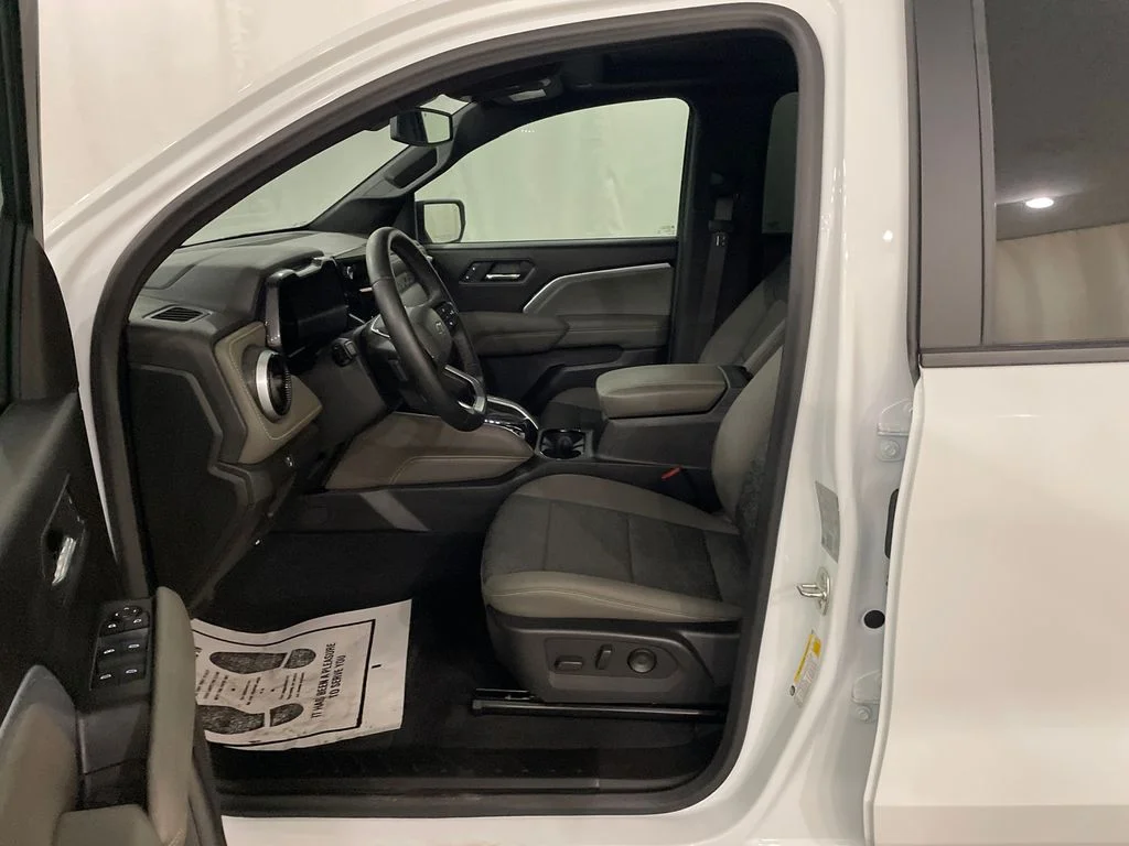 2024 Chevrolet Colorado ZR2 - Photo 11