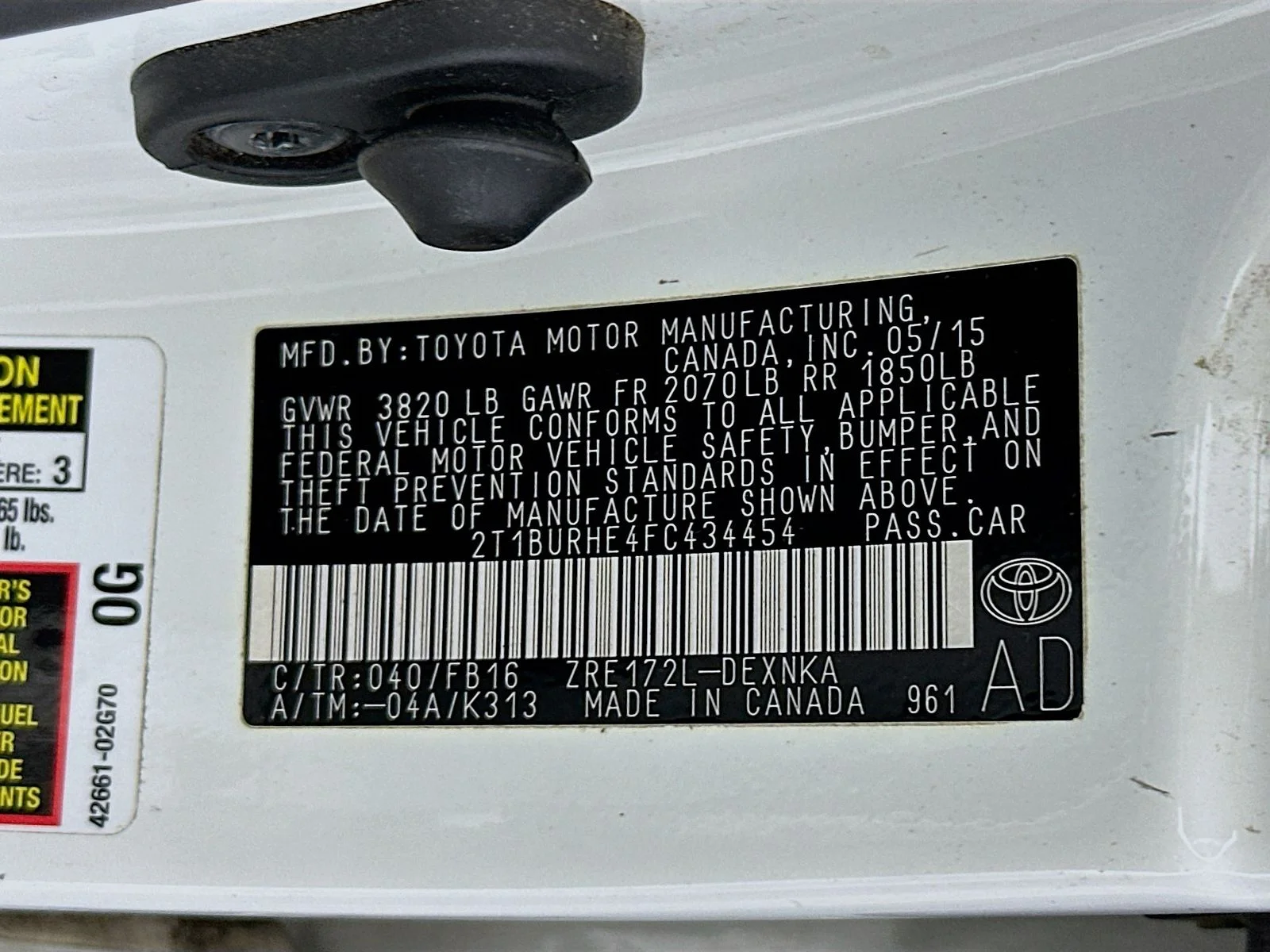 Used 2015 Super White Toyota LE image 30