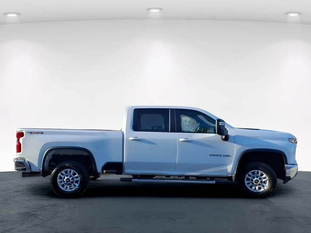 Used 2024 White Chevrolet LT image 7