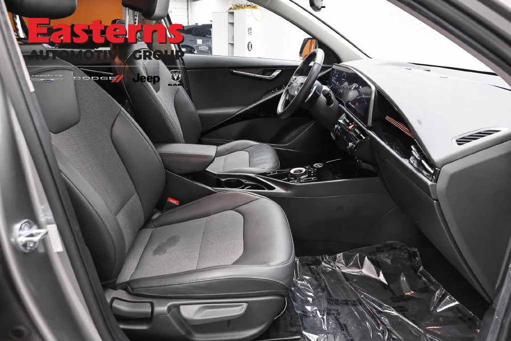 Used 2023 Gray Kia Wind image 24