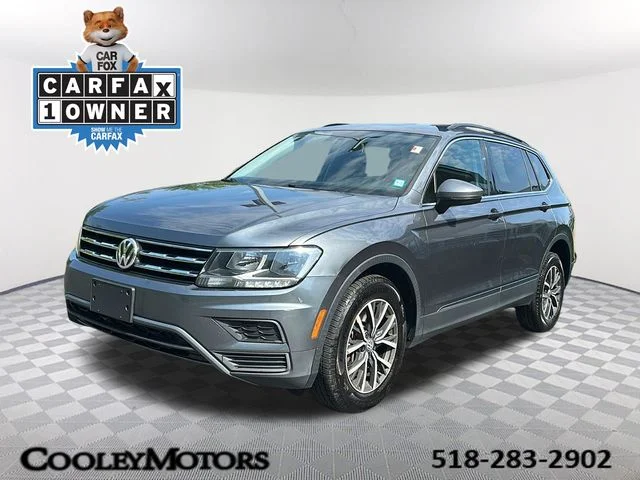 Used 2018 Gray Volkswagen 2.0T SE image 1