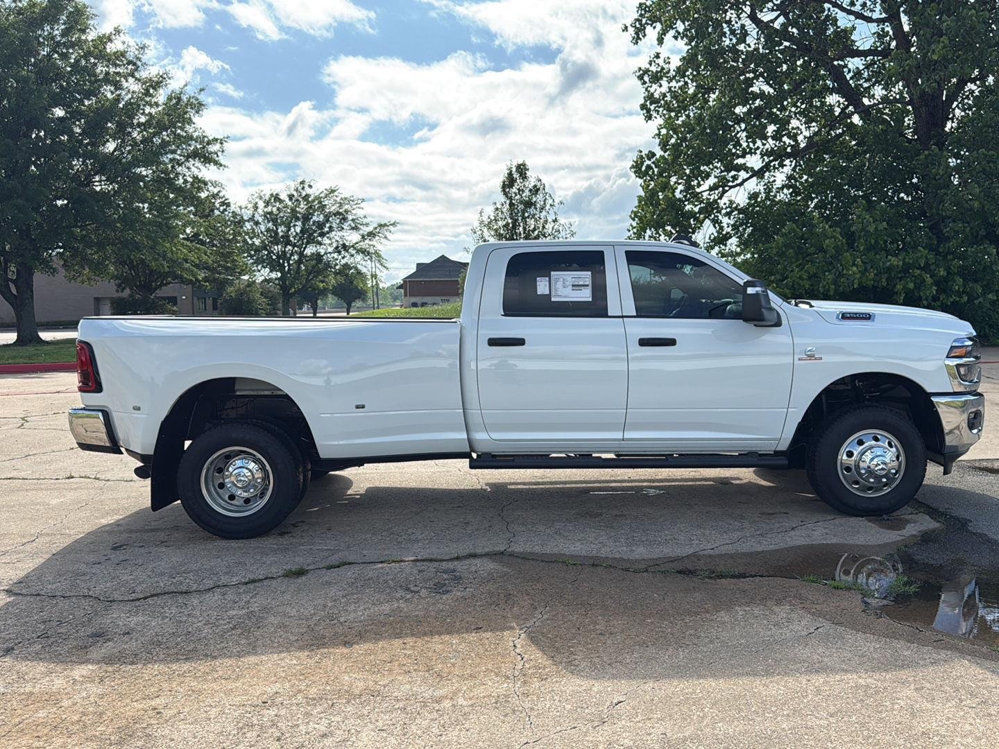 New 2026 Bright White Clear-Coat Exterior Paint RAM Tradesman image 9
