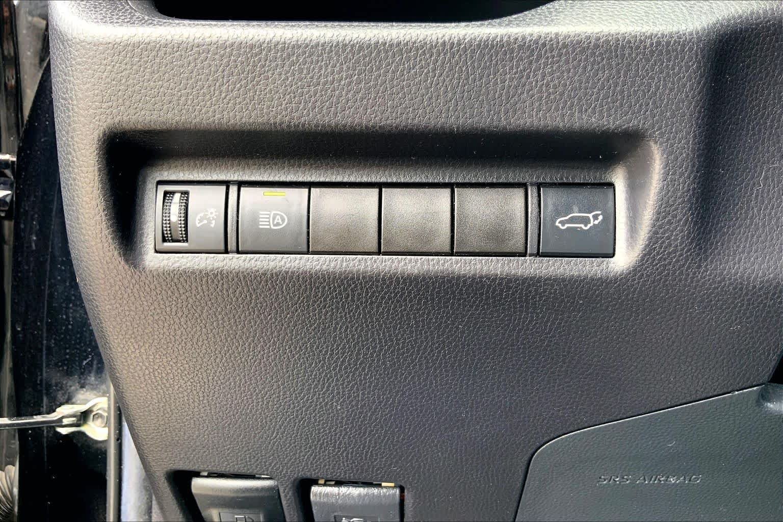 Used 2021 Midnight Black Metallic Toyota XLE Premium image 33