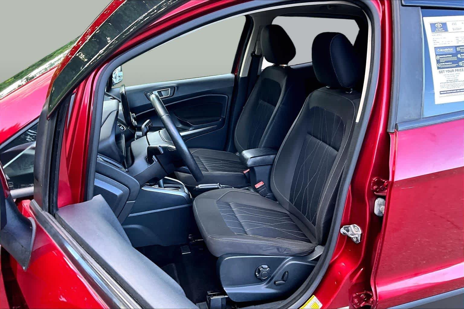 Used 2020 Ruby Red Metallic Tinted Clearcoat Ford SE image 9