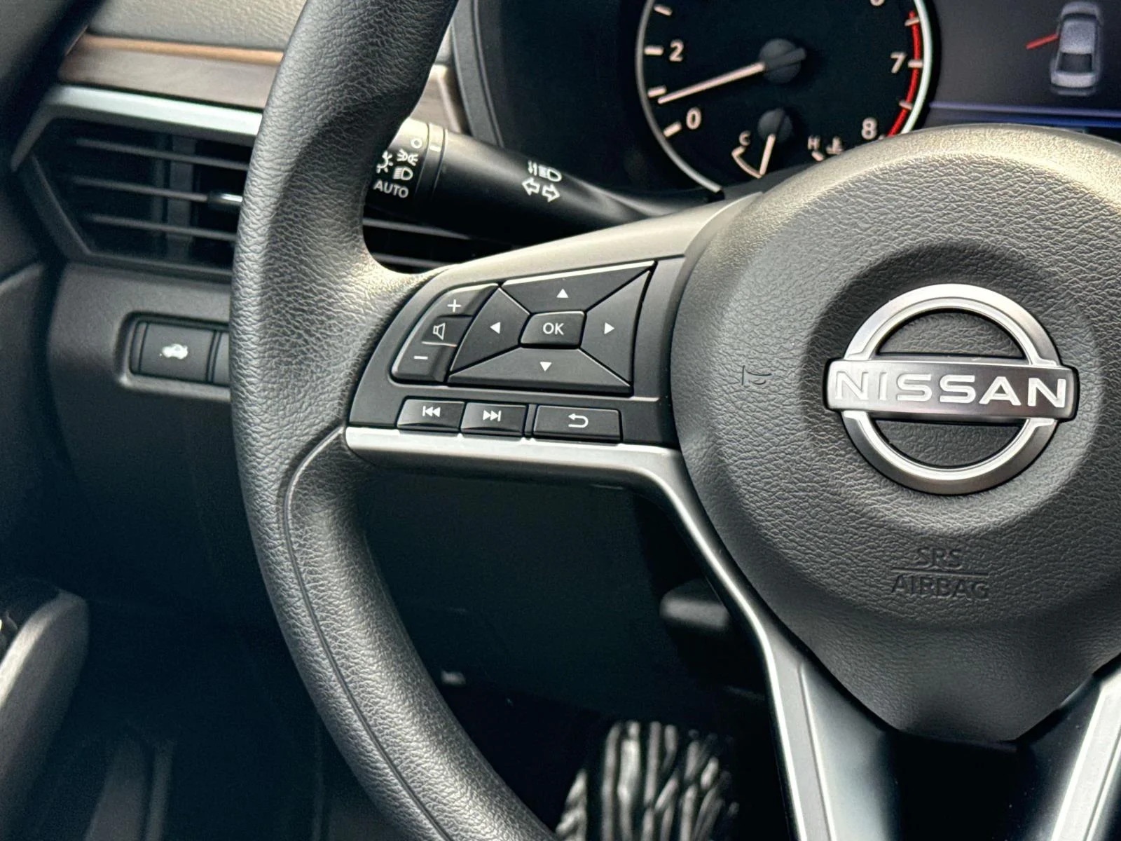 2023 Nissan Altima SV - Photo 15