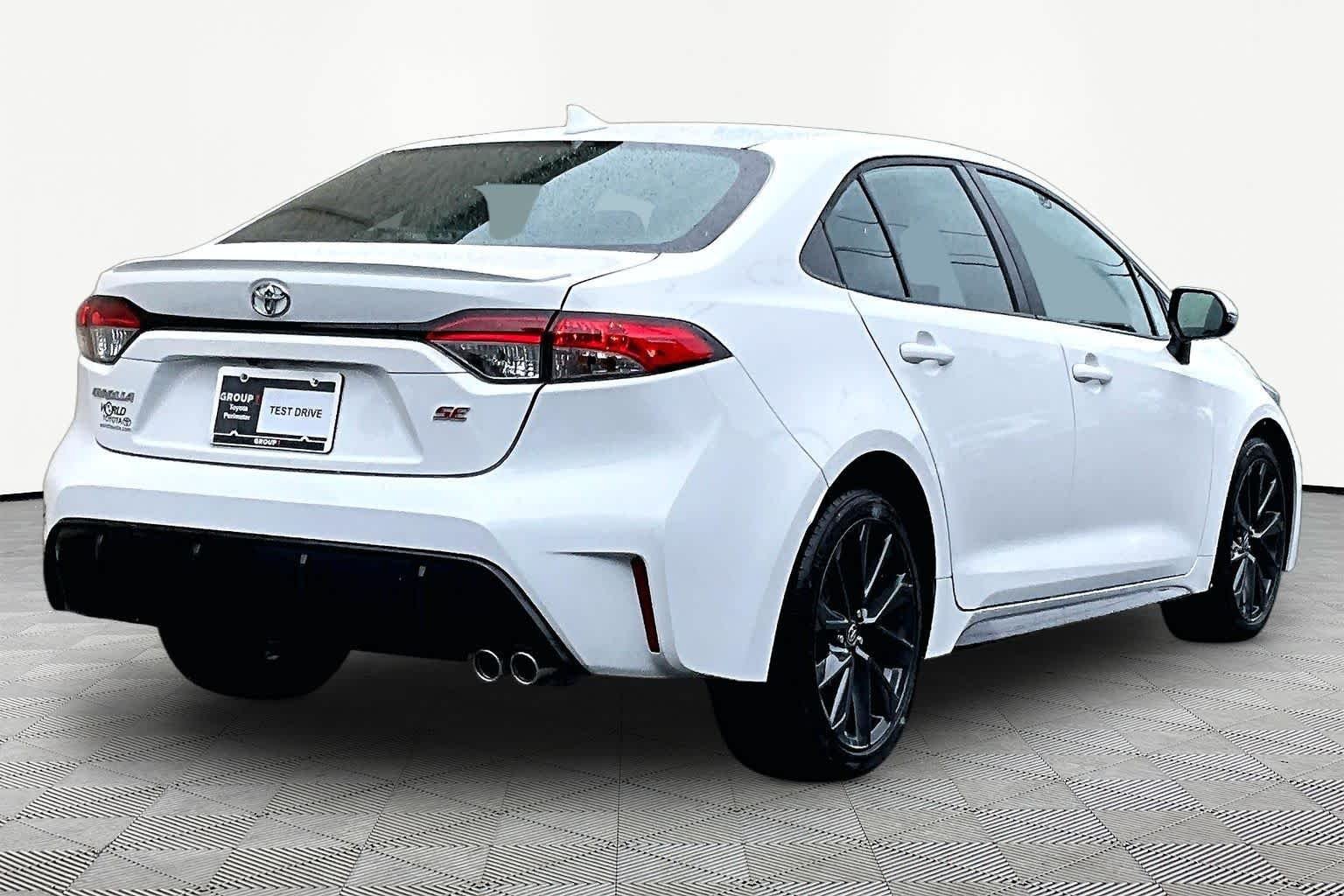 Used 2024 Ice Cap Toyota SE image 13