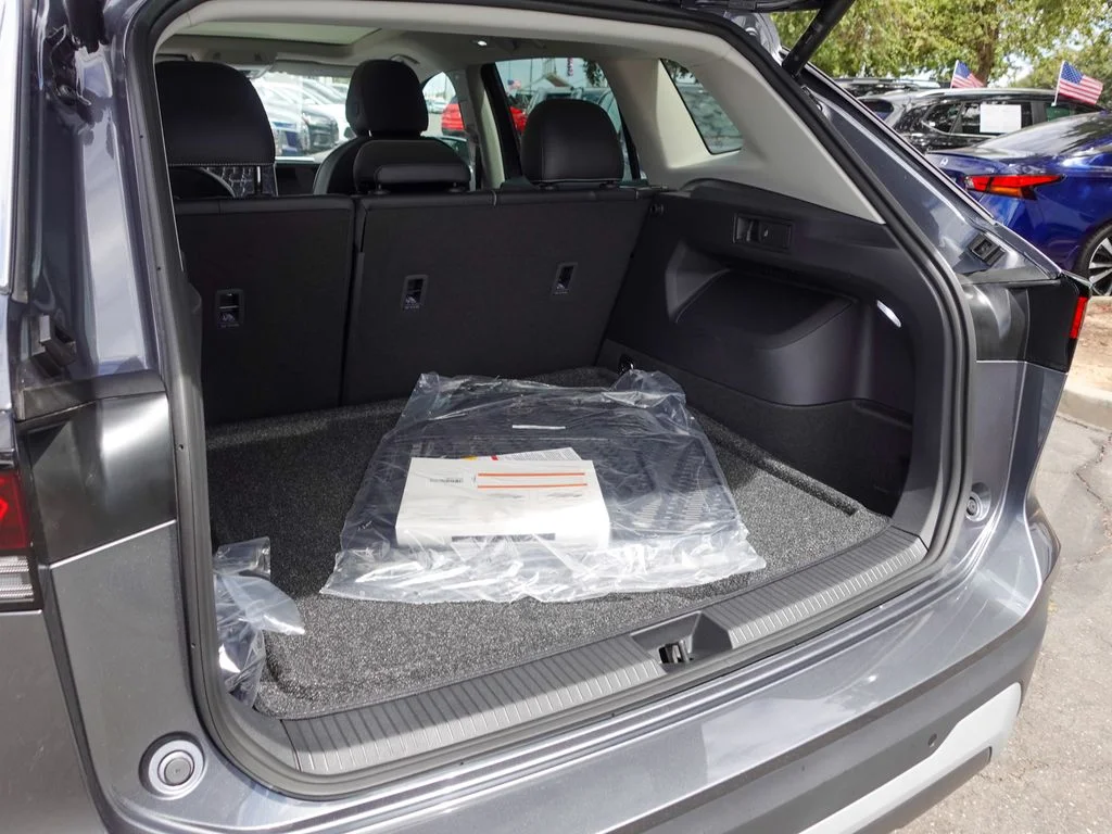 New 2026 Platinum Gray Metallic Volkswagen SE image 24
