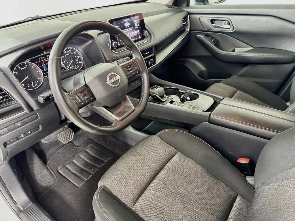 Used 2025 White Nissan SV image 9