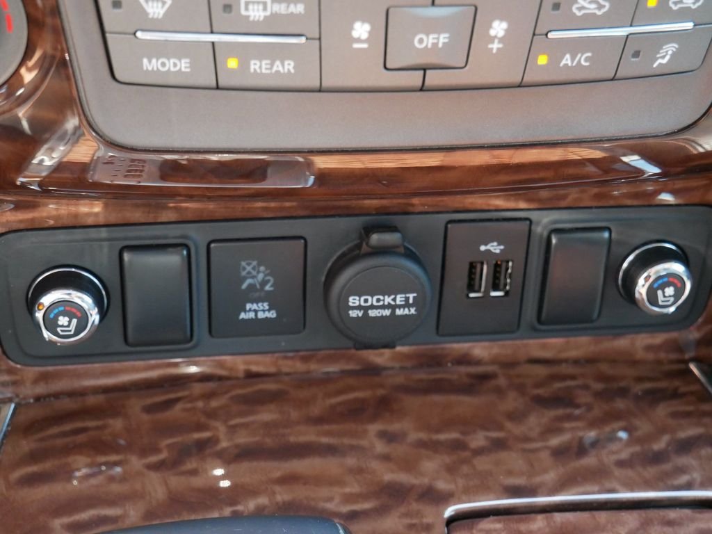 Certified Used 2019 White Nissan Platinum image 26