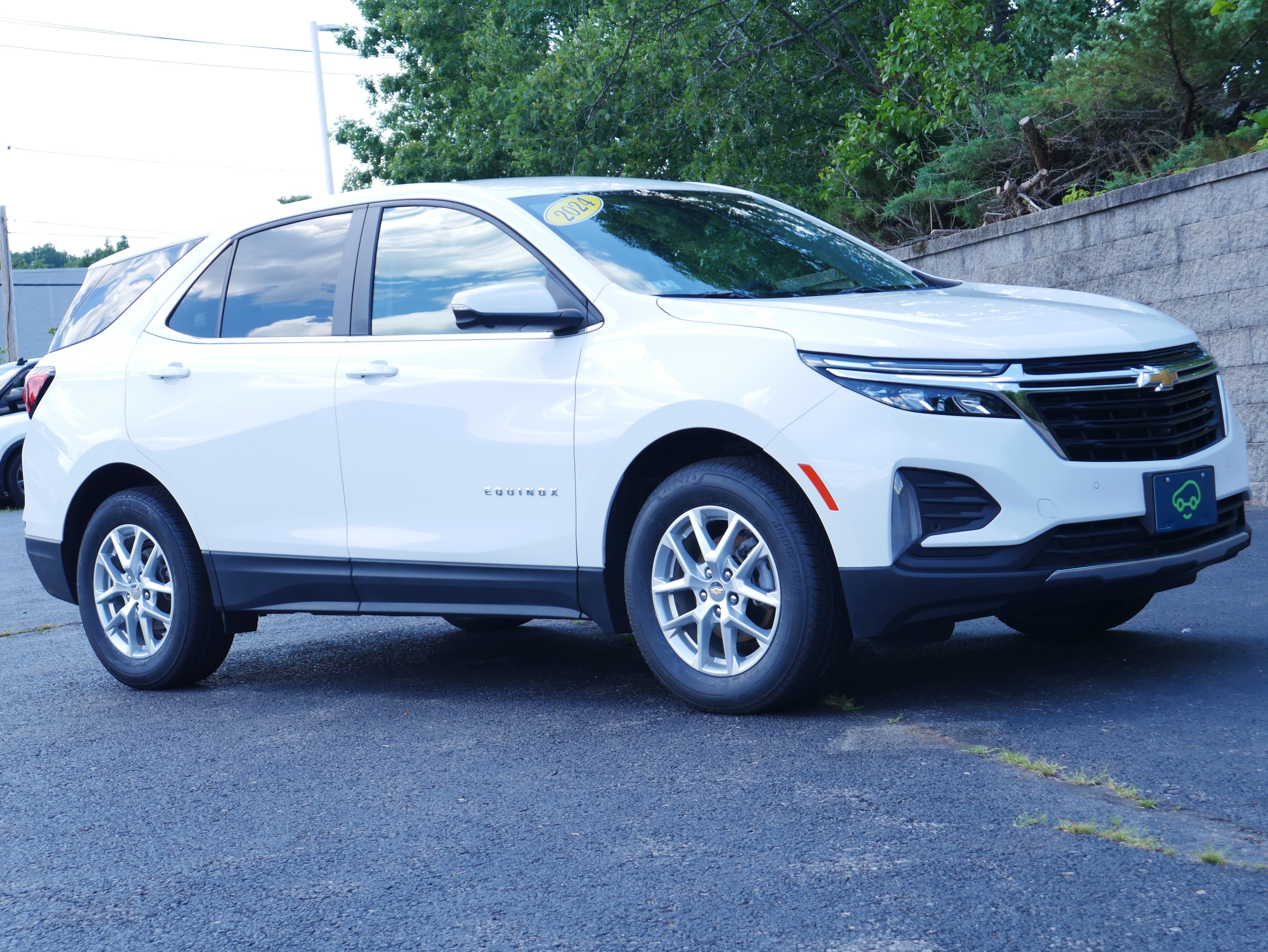 Used 2024 Summit White Chevrolet LT image 9