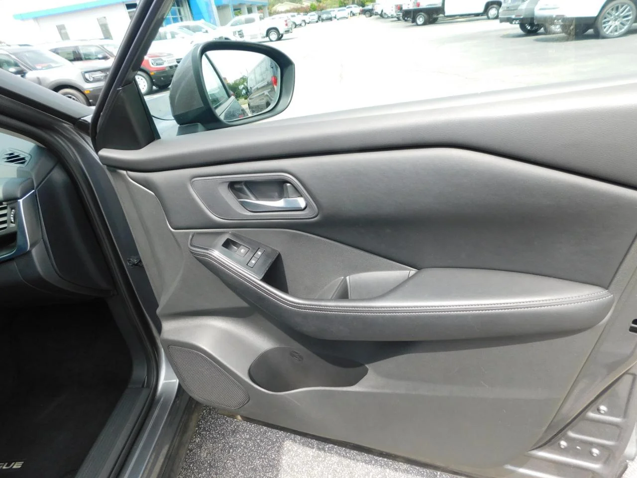 Used 2025 Gun Metallic Nissan AWD SV image 16