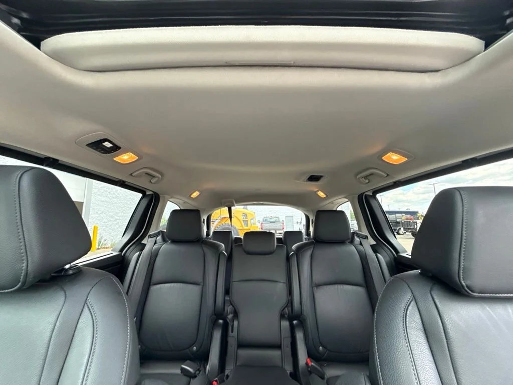 Used 2025 Platinum White Pearl Honda EX-L image 29