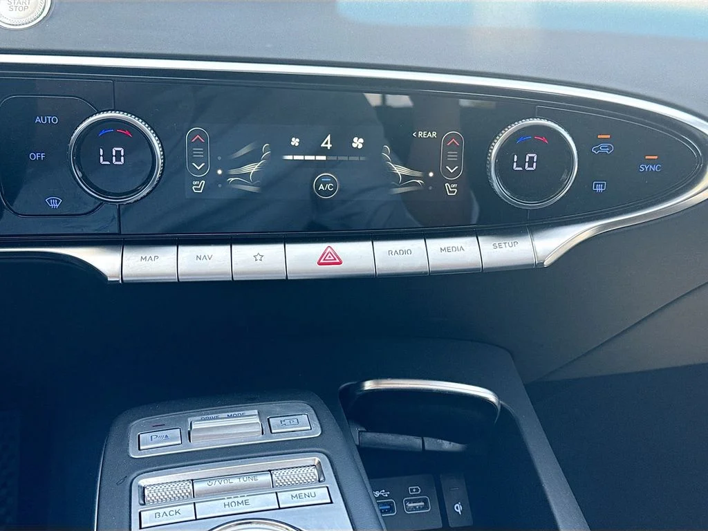 2025 GENESIS GV70 Standard - Photo 17