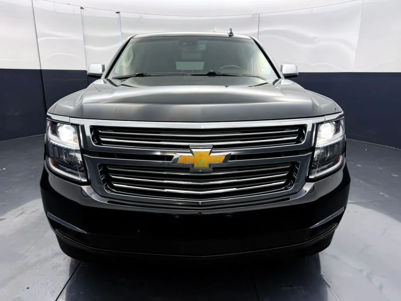 Used 2017  Chevrolet Premier Sport Utility 4D image 2
