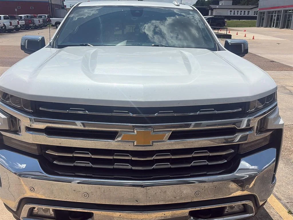 Used 2021 Iridescent Pearl Tricoat Chevrolet LTZ image 6