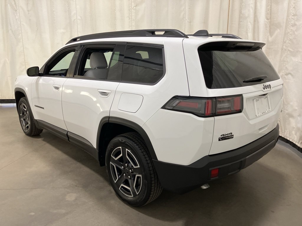 New 2026 Bright White Clear-Coat Exterior Paint Jeep Limited image 19