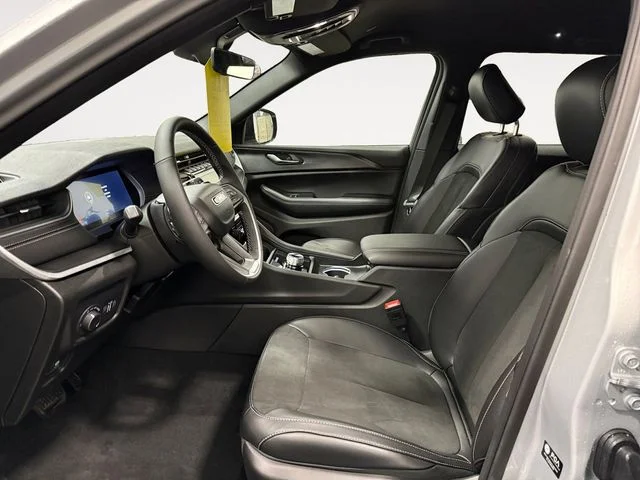 2025 Jeep Grand Cherokee Altitude - Photo 9