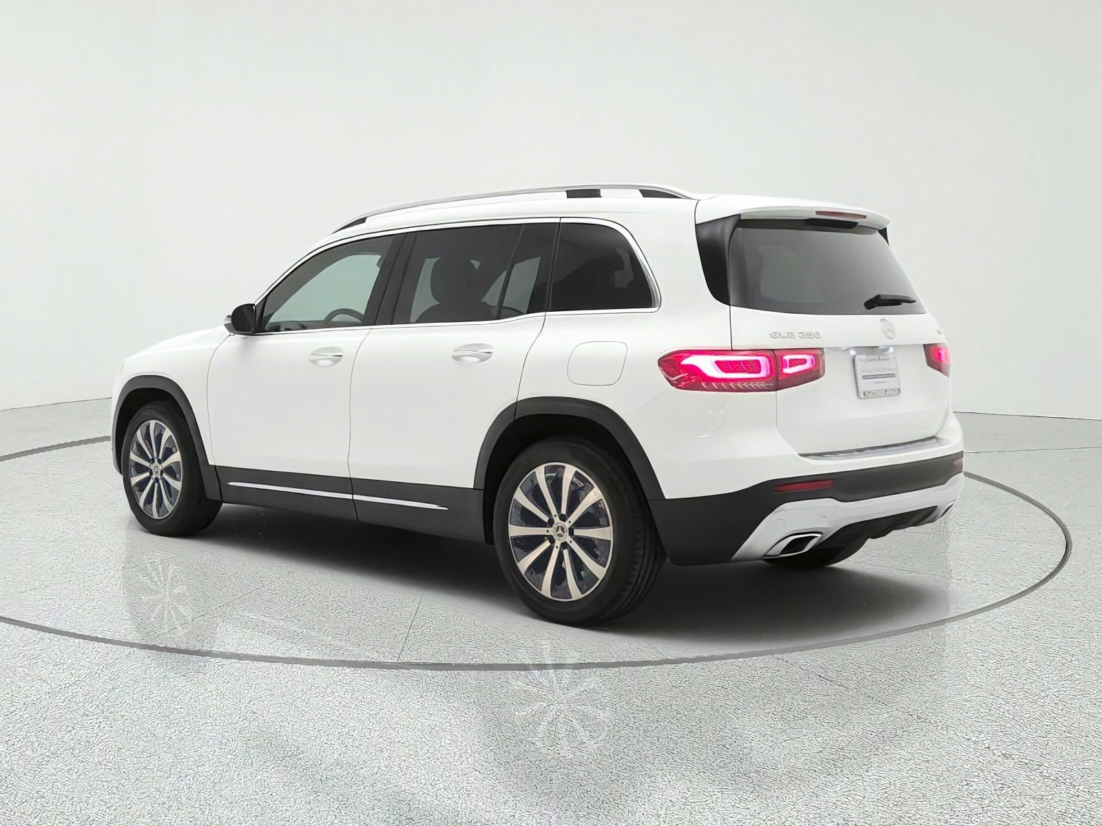 Used 2023 Polar White Mercedes-Benz GLB 250 4MATIC® SUV image 7
