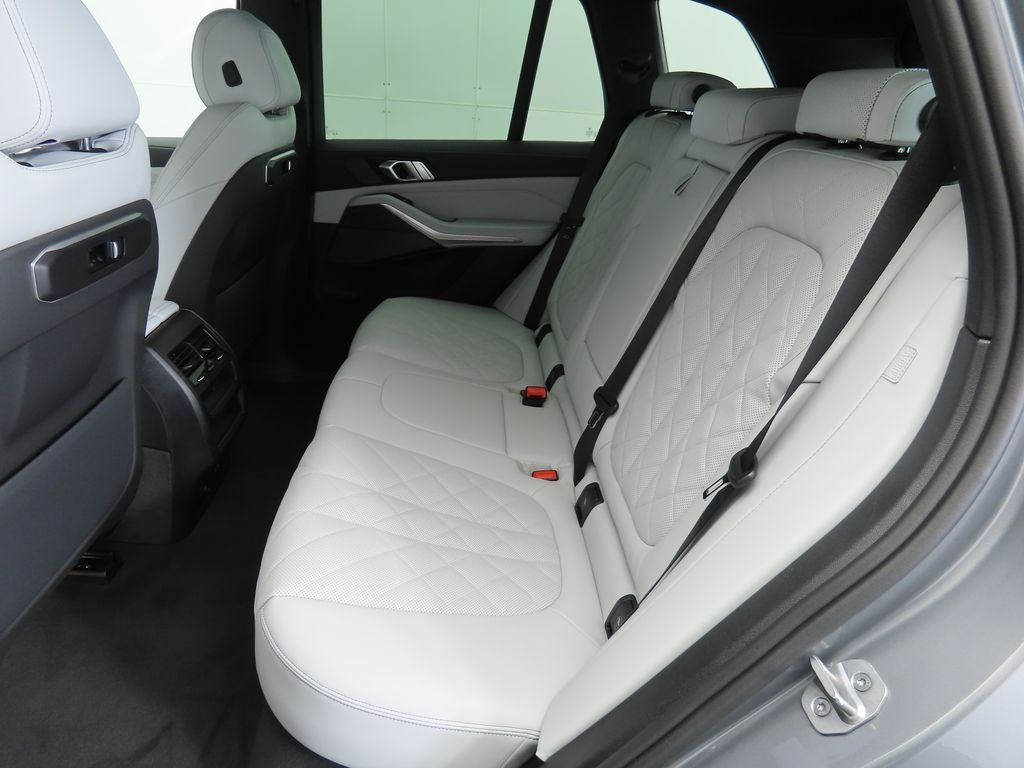 Used 2026 Gray Metallic BMW sDrive40i image 21