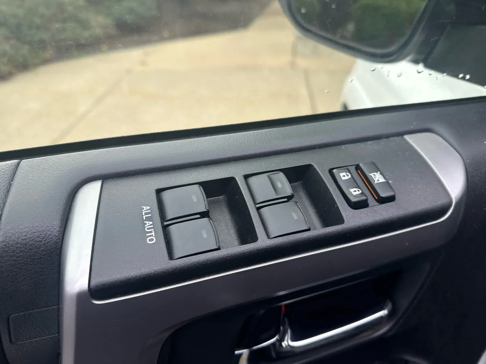 Used 2024 Ice Cap Toyota SR5 image 8
