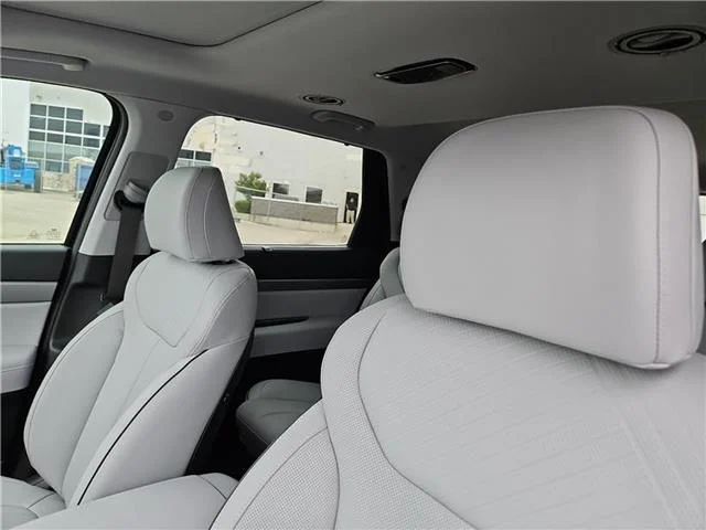 New 2025 Abyss Black Pearl Hyundai SEL Premium image 9