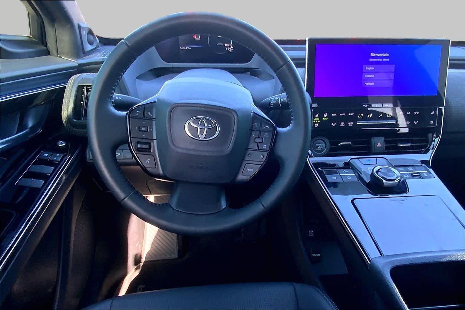 Used 2023 Wind Chill Pearl w/Black Roof Toyota Limited image 5