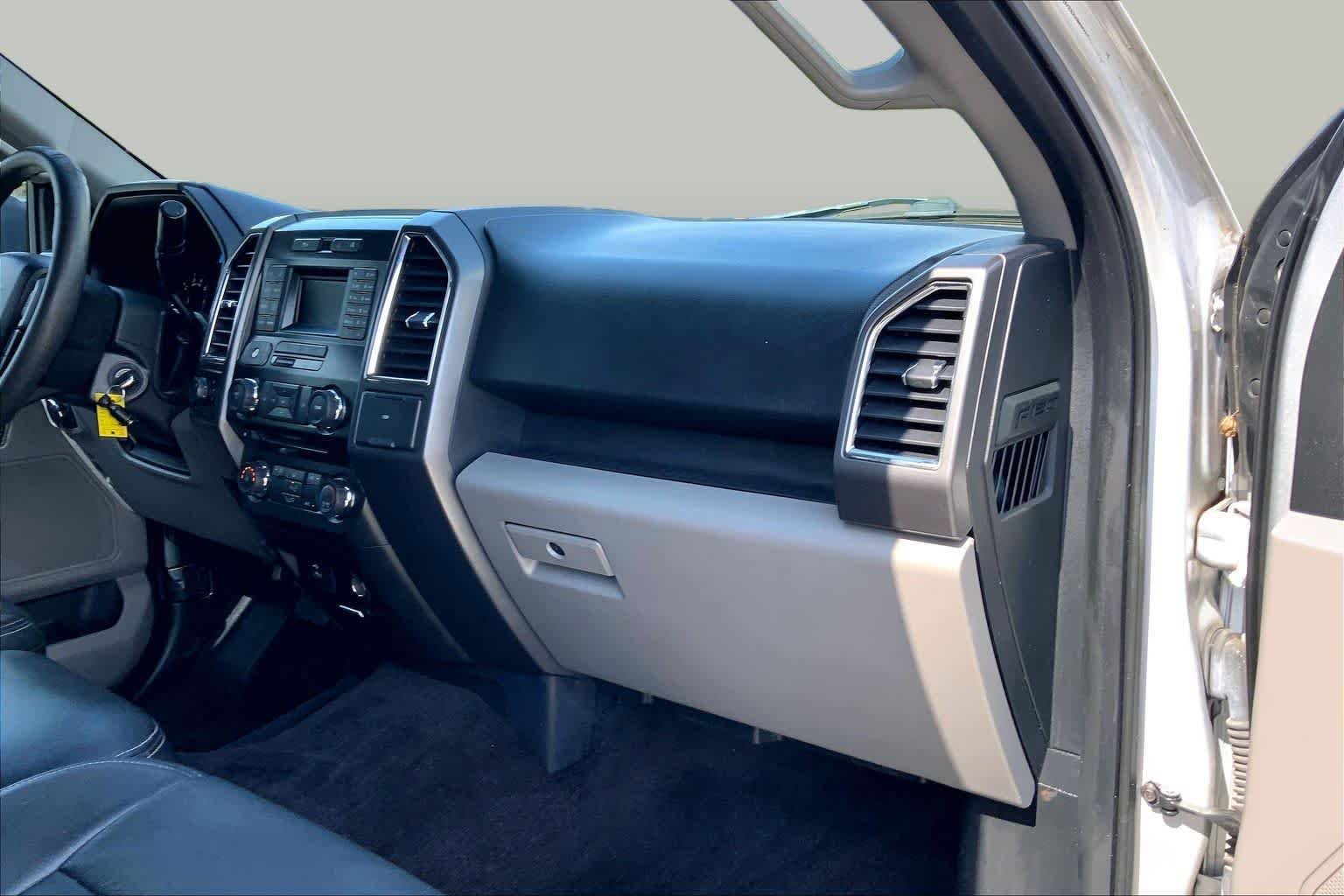 Used 2016 Ingot Silver Metallic Ford XLT image 18