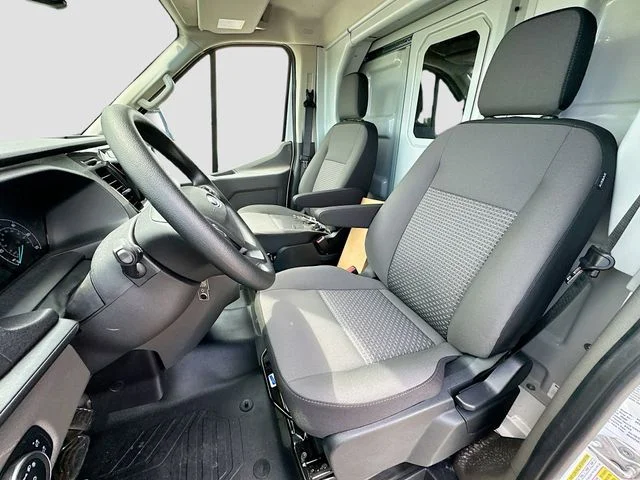 New 2025 Oxford White Ford Base image 15