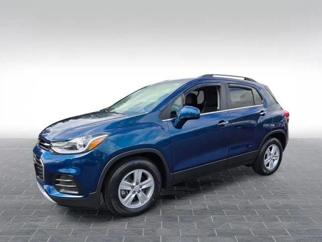 Used 2020 Blue Chevrolet LT image 3